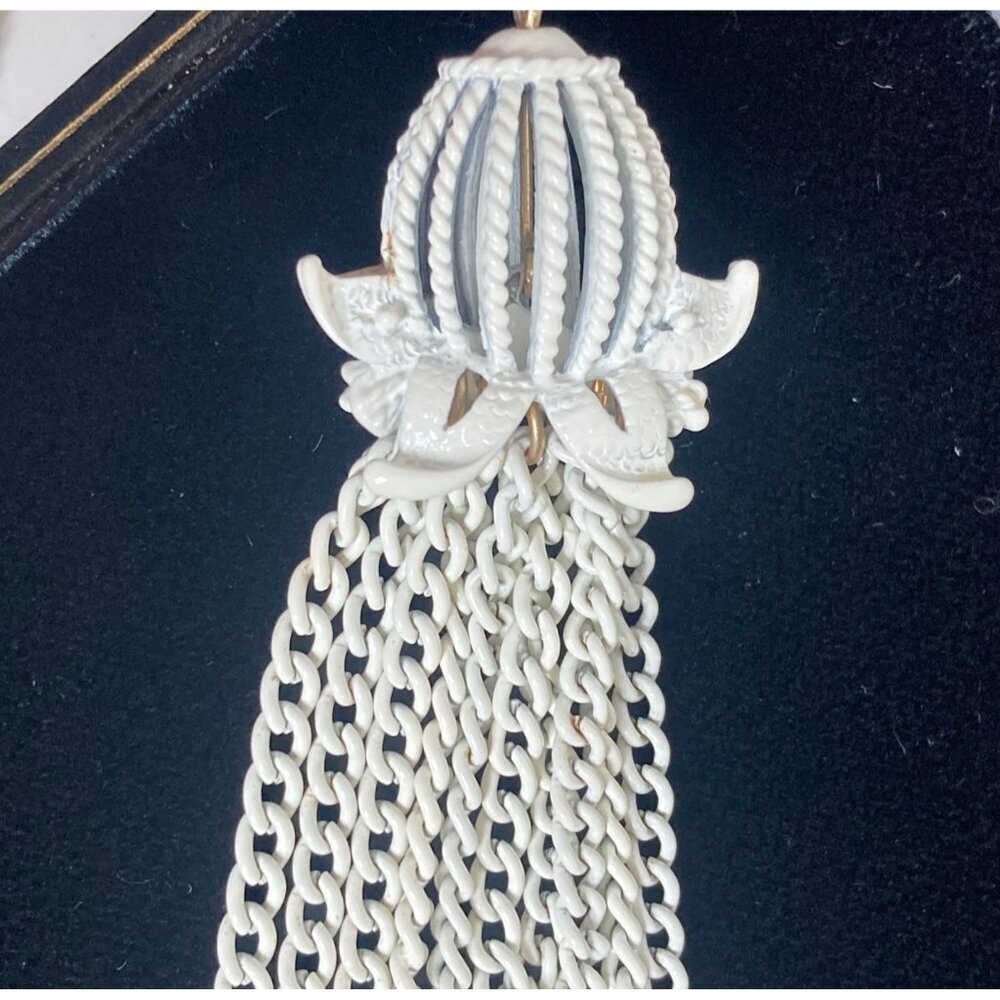 Vintage 70s Monet White Tassel Pendant Necklace Bird Cage Look Feminine 25 inch - Picture 8 of 8